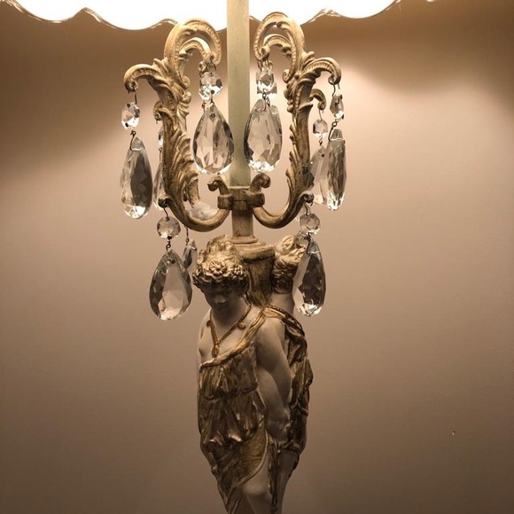 2 Belgian Crystal Table lamps with antique base . Very good condition. Used . - Picture 3 of 9